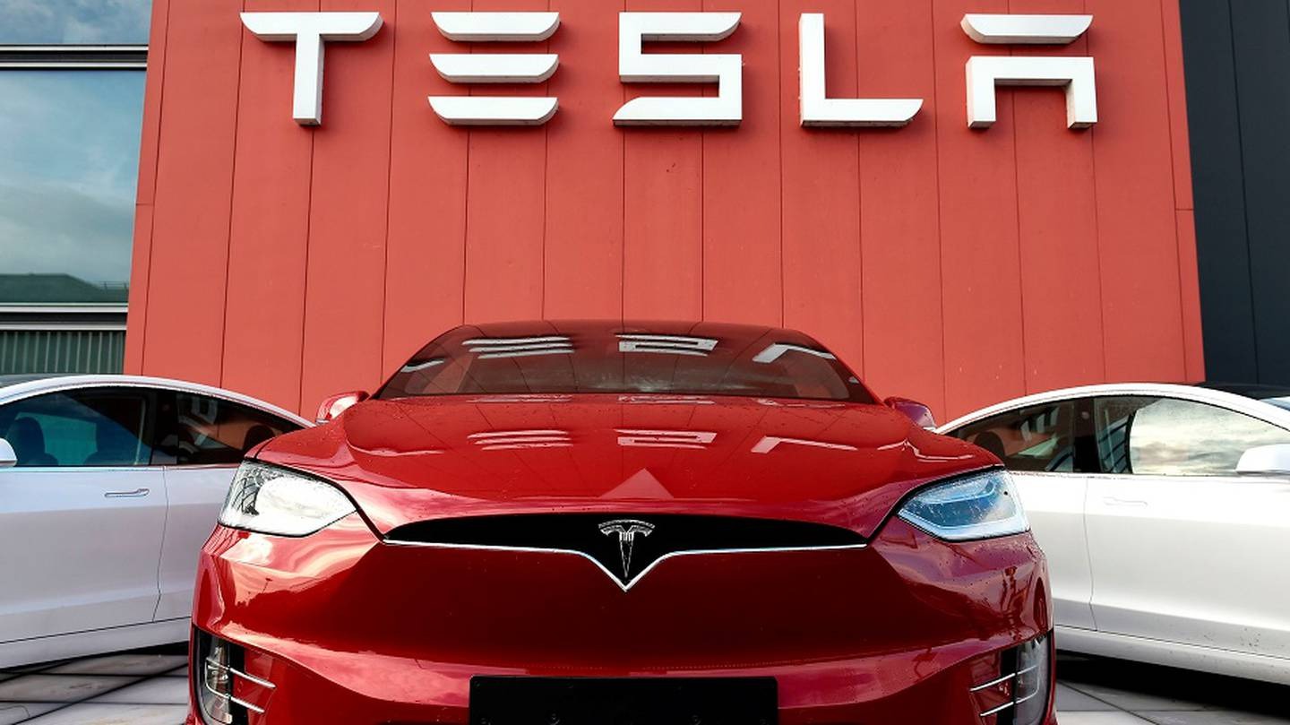 Oportunidades laborales en Tesla sin requisito de título universitario