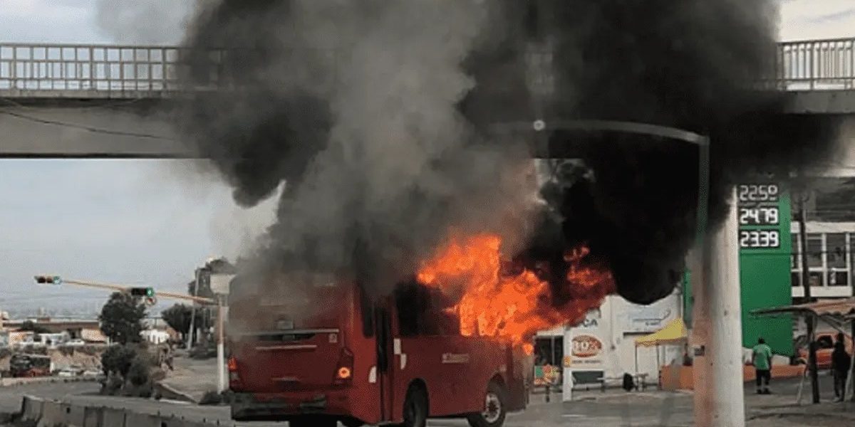 Bloqueos y quemas, saldo tras ir por “el Doble R” y “el Apá” en Jalisco: Alfaro
