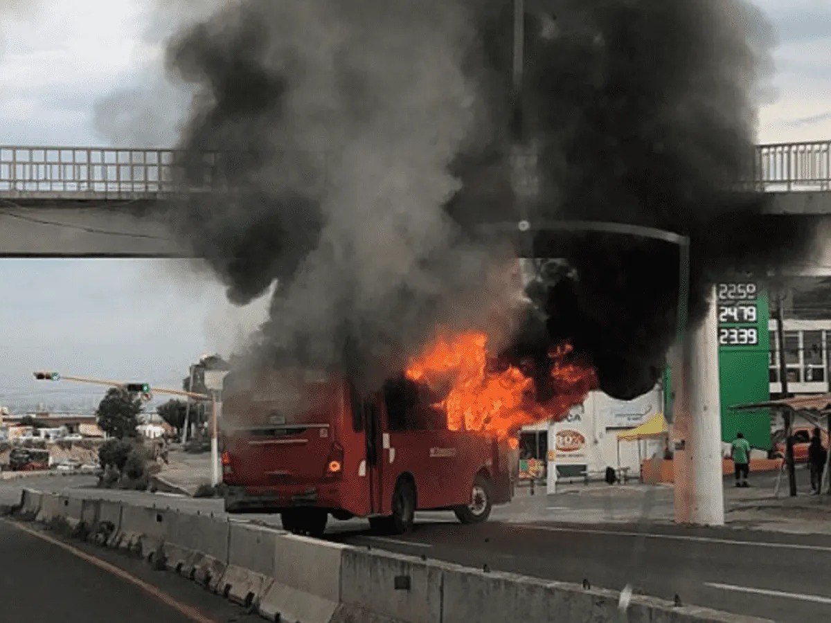 Bloqueos y quemas, saldo tras ir por “el Doble R” y “el Apá” en Jalisco: Alfaro