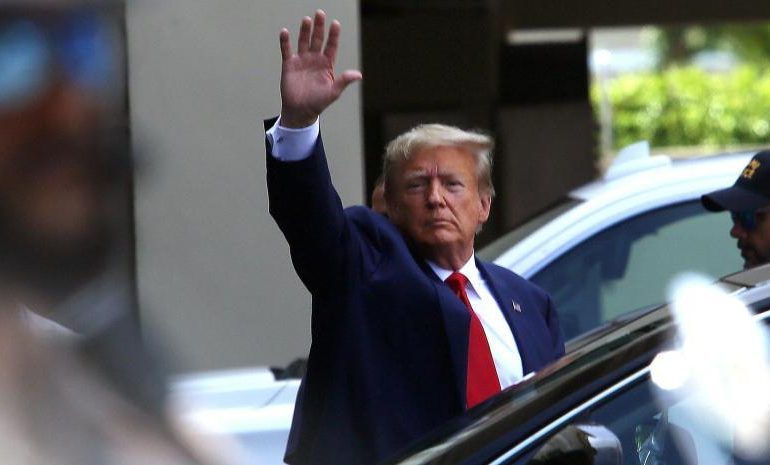 Trump enfrenta juicio por retención de documentos confidenciales
