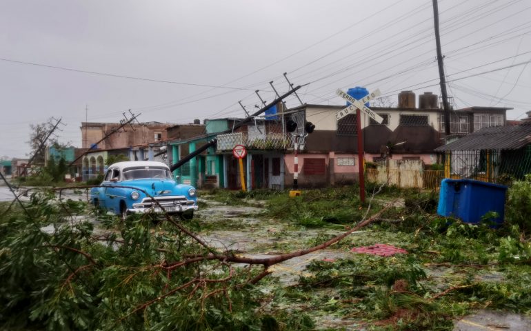 Cuba se queda sin electricidad, tras paso del huracán Ian