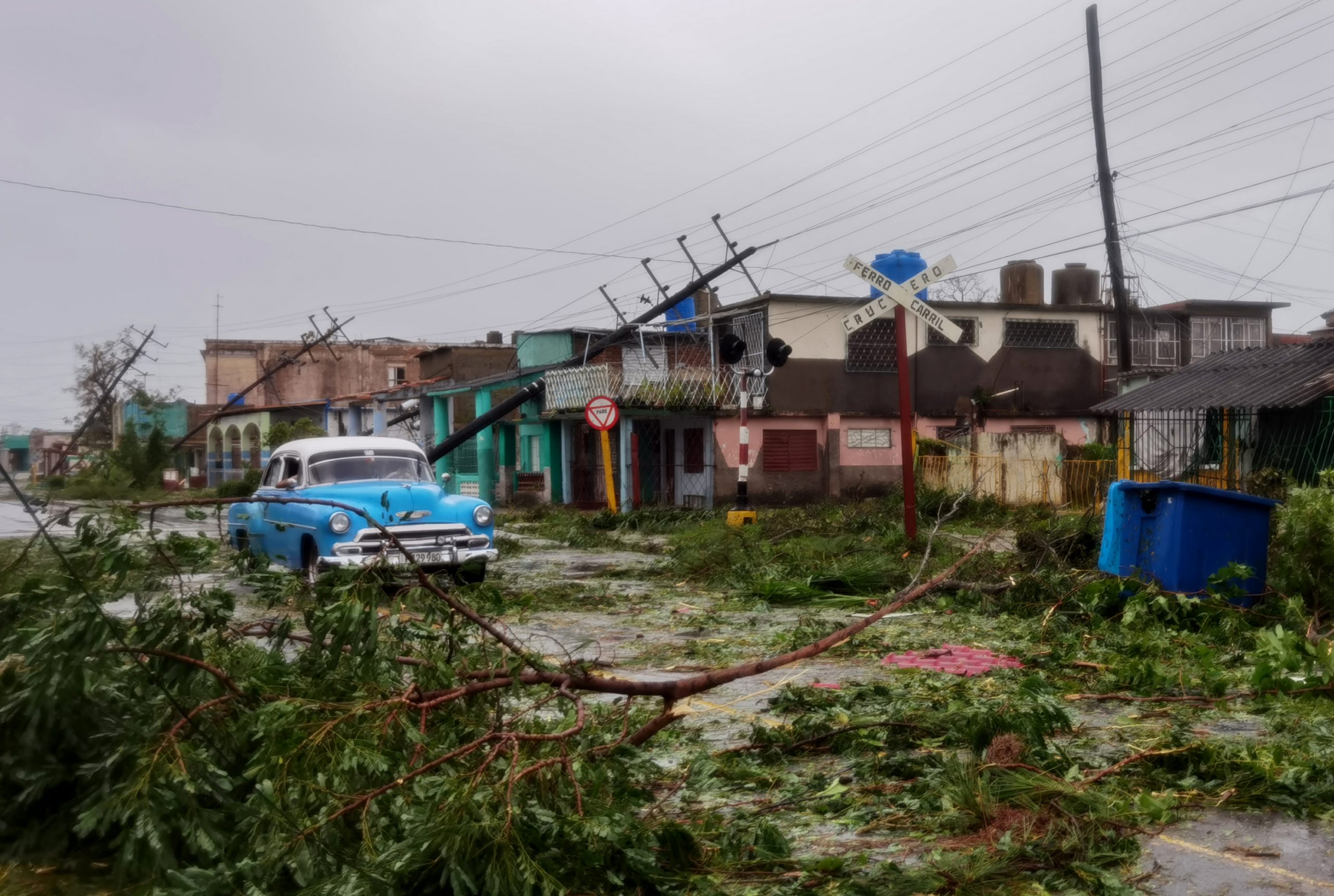 Cuba se queda sin electricidad, tras paso del huracán Ian
