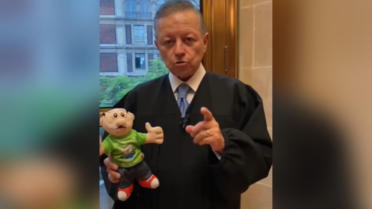 ¿Es ilegal lanzar peluches del Dr. Simi? Zaldivar manda advertencia