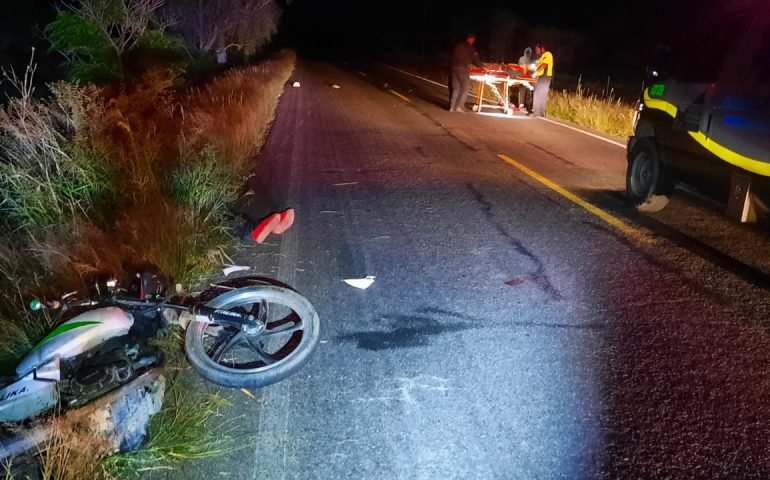 Choque entre moto y bici dejó 1 muerto y 1 herido