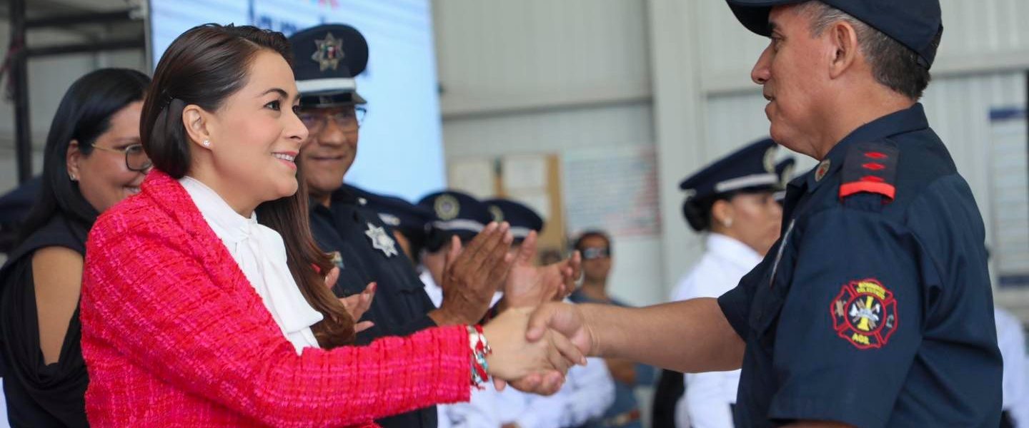CON LA ENTREGA DE 2 NUEVAS UNIDADES DE RESCATE, RECONOCE TERE JIMÉNEZ LABOR DE BOMBEROS