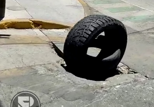 La Crítica Gráfica: Tremendo boquete en la calle