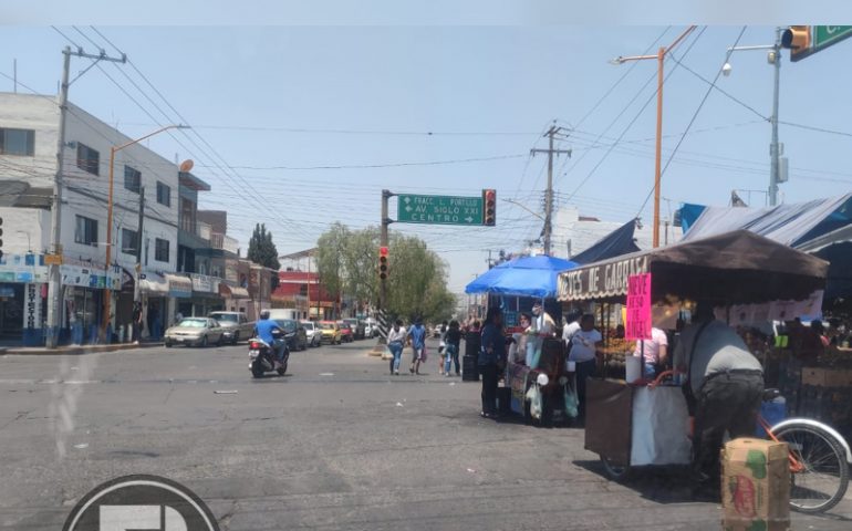 La Crítica Gráfica: Urbano se lleva a gente en un tianguis