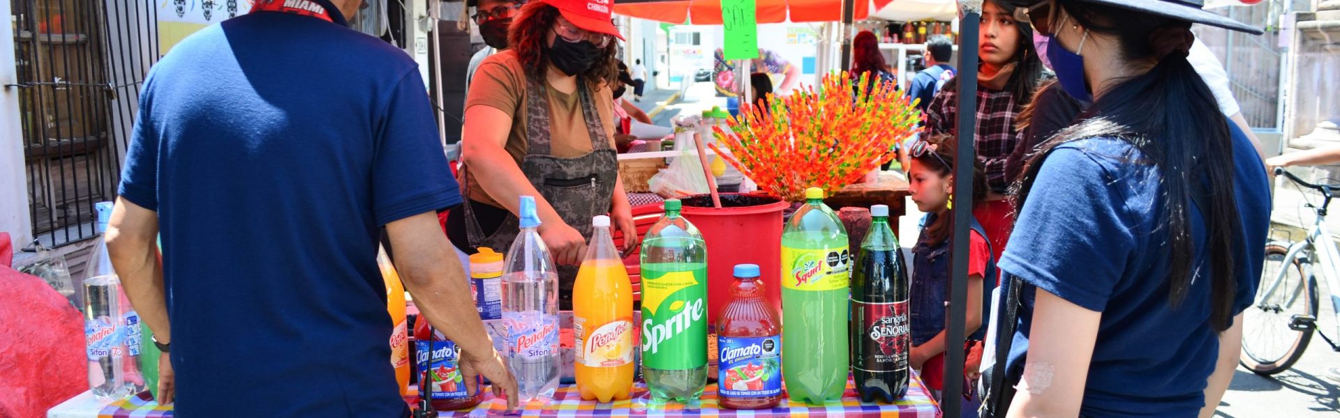 MANTIENE MUNICIPIO ESTRICTA VIGILANCIA EN ESTABLECIMIENTOS SEMIFIJOS, AMBULANTES Y ESTACIONAMIENTOS