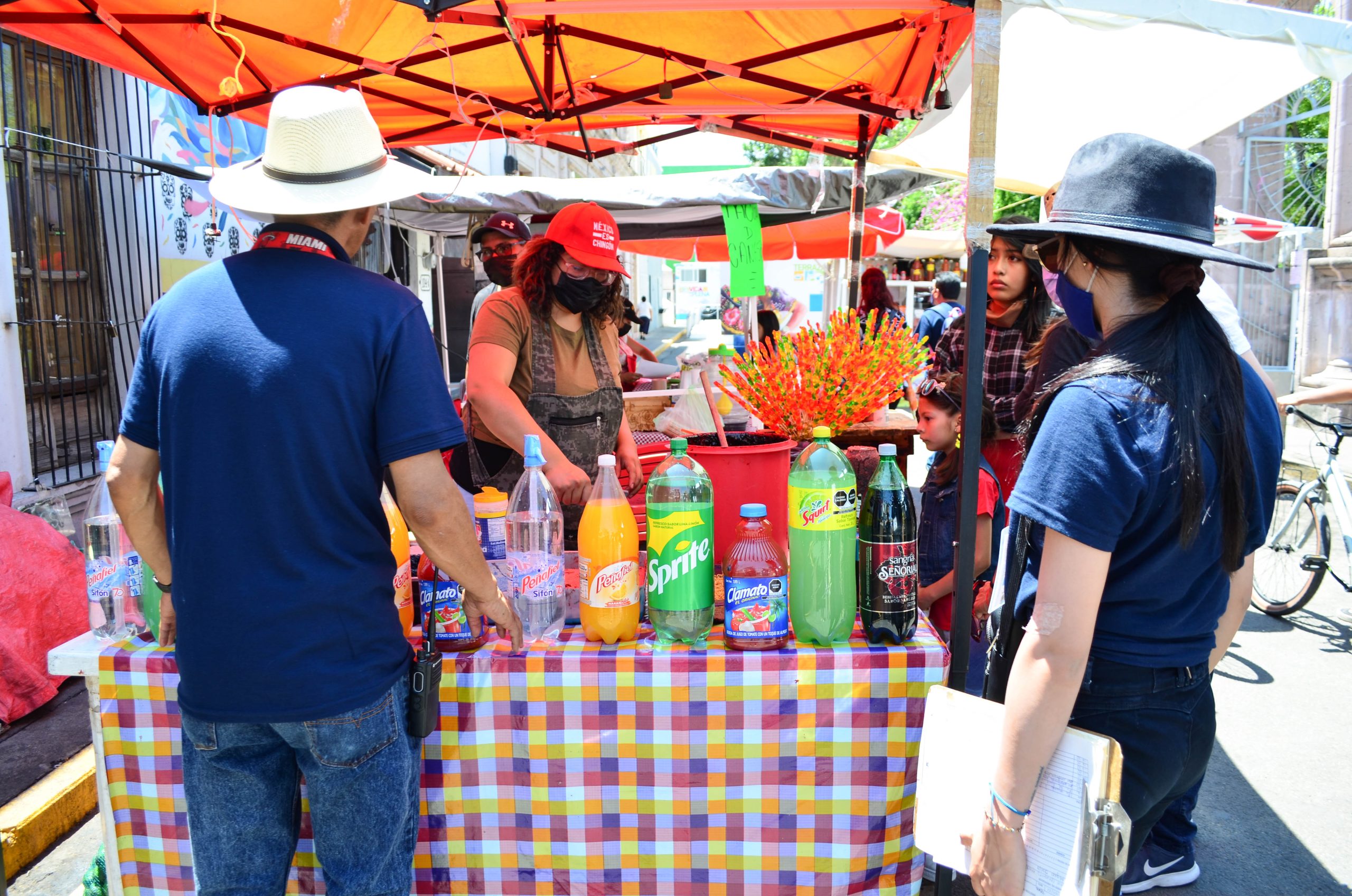 MANTIENE MUNICIPIO ESTRICTA VIGILANCIA EN ESTABLECIMIENTOS SEMIFIJOS, AMBULANTES Y ESTACIONAMIENTOS
