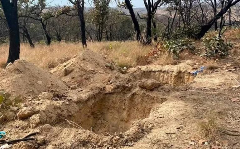 Madres buscadoras localiza 26 bolsas con restos en fosa de Tlajomulco, Jalisco