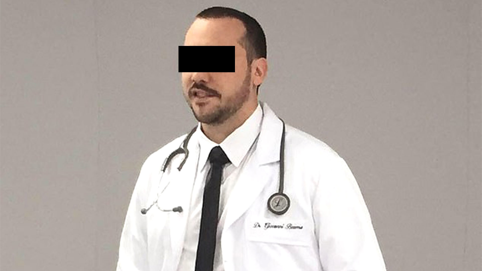 Graban a medico anestesiólogo abusando de una mujer durante cesarea