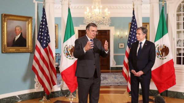 México analiza cambiar enlace ferroviario de Texas a Nuevo México tras imposiciones de Greg Abbott