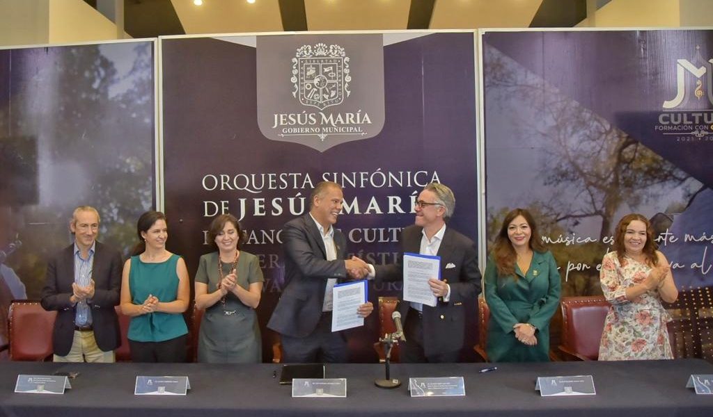 FIRMAN CONVENIO JESÚS MARÍA Y FUNDACIÓN AZTECA
