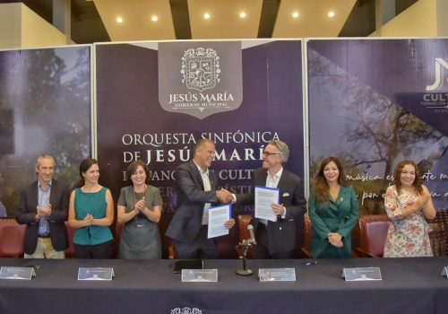 FIRMAN CONVENIO JESÚS MARÍA Y FUNDACIÓN AZTECA