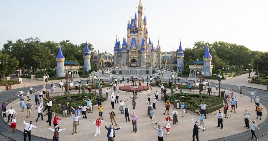 Aprueban proyecto para revocar autogobierno de Disney en Florida