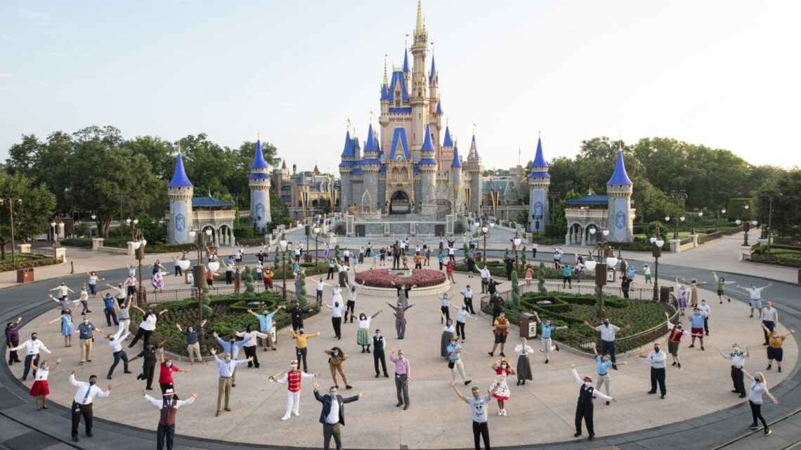 Aprueban proyecto para revocar autogobierno de Disney en Florida