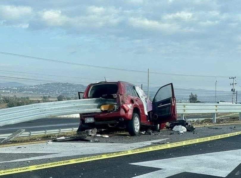 Pareja fallece tras accidente a exceso de velocidad, solo sobrevive el bebe de 5 meses