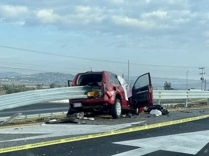 Pareja fallece tras accidente a exceso de velocidad, solo sobrevive el bebe de 5 meses