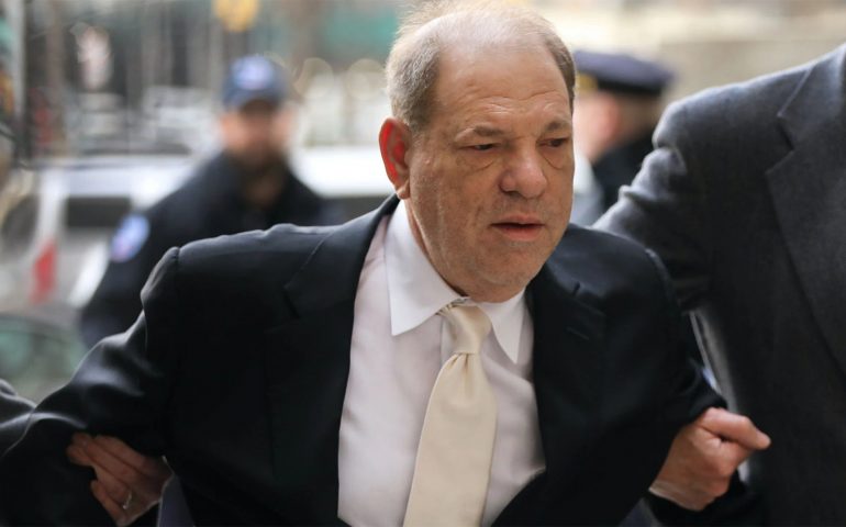 Declaran culpable de violación y agresión al ex productor de Hollywood Harvey Weinstein