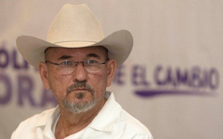 Se incrementa la violencia y los bloqueos tras el asesinato de Hipólito Mora en Michoacán