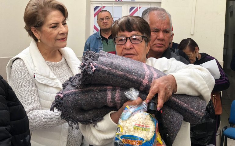 EL IAPAM LLEVA ABRIGO A LOS ADULTOS MAYORES