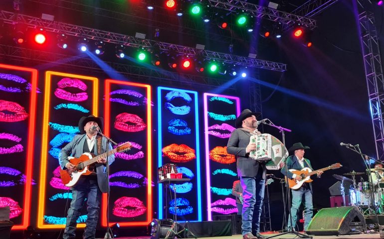 UN ÉXITO LA PRESENTACIÓN DEL GRUPO INTOCABLE EN LA FNSM