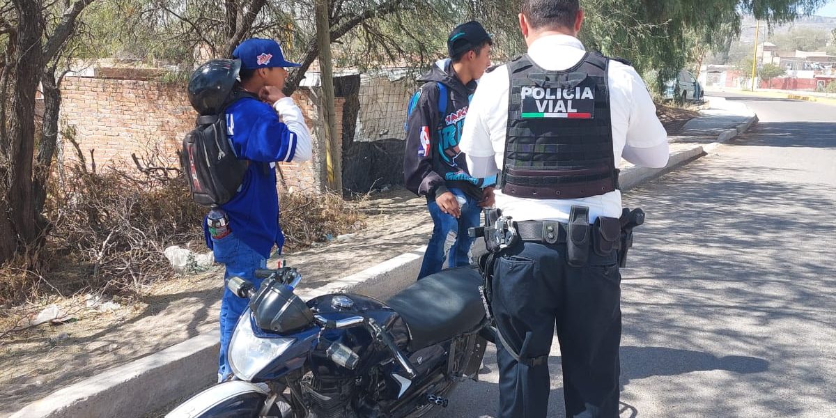 CONTINÚAN LOS OPERATIVOS ALEATORIOS PARA REVISAR MOTOCICLETAS EN JM