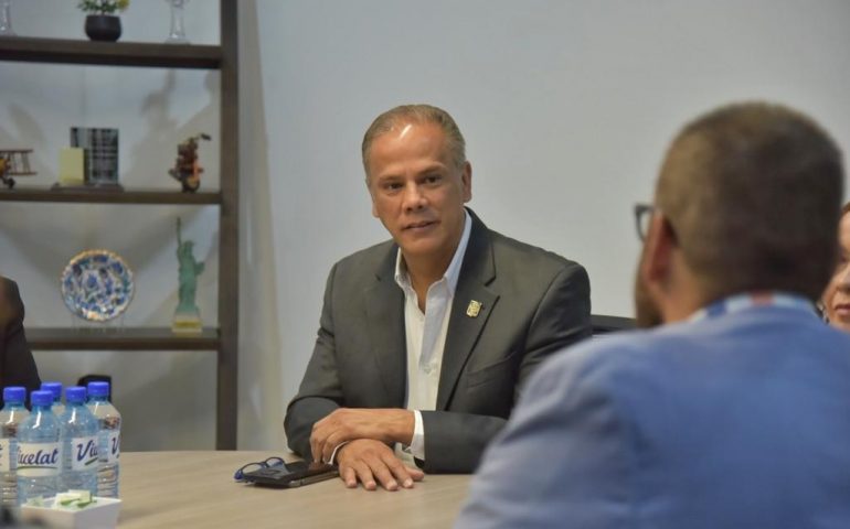 VISITA TOÑO ARÁMBULA LA EMPRESA VIVELAT