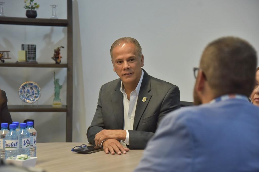VISITA TOÑO ARÁMBULA LA EMPRESA VIVELAT