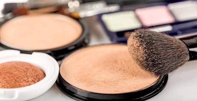Profeco analizó 50 polvos de maquillaje y estos fueron los mejores calificados