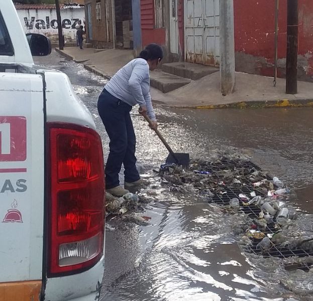 LIMPIEZA DE CALLES PARA EVITAR INUNDACIONES