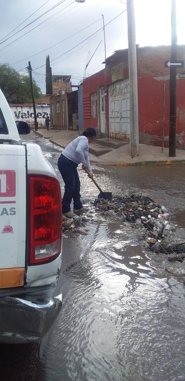 LIMPIEZA DE CALLES PARA EVITAR INUNDACIONES