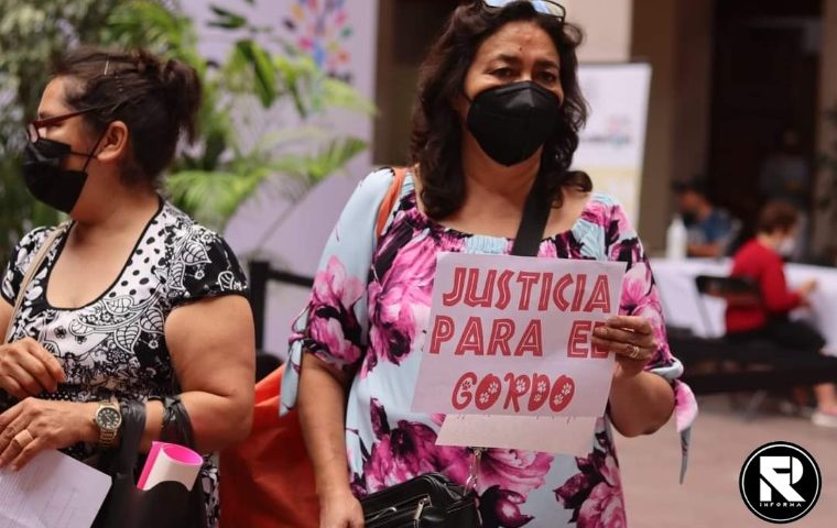 Se manifiestan por el asesinato de un perro por parte de policías municipales