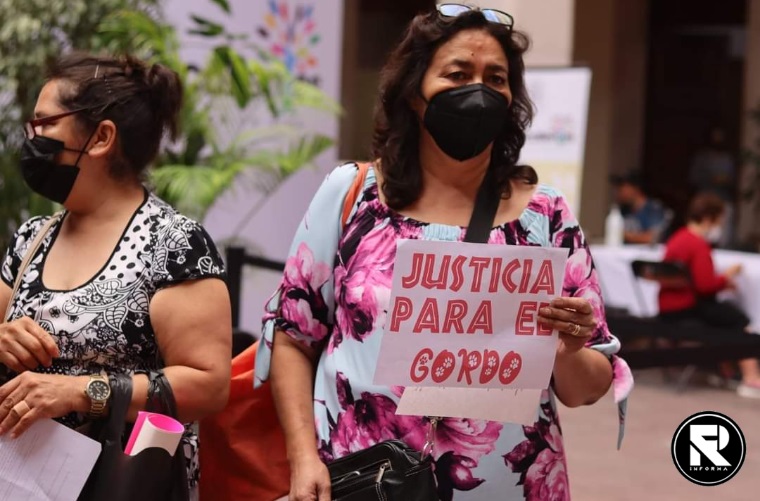 Se manifiestan por el asesinato de un perro por parte de policías municipales