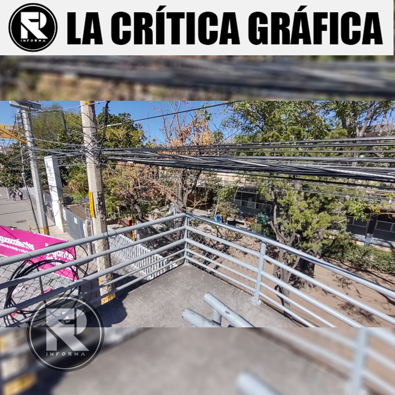 La Crítica Gráfica: Peligro en puente peatonal escolar
