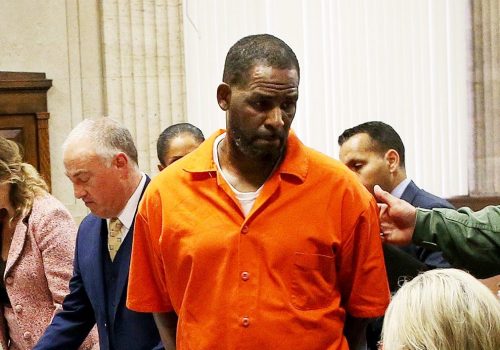 I Believe I Can Fly, sentencian al cantante R. Kelly a 30 años por tráfico y abuso sexual