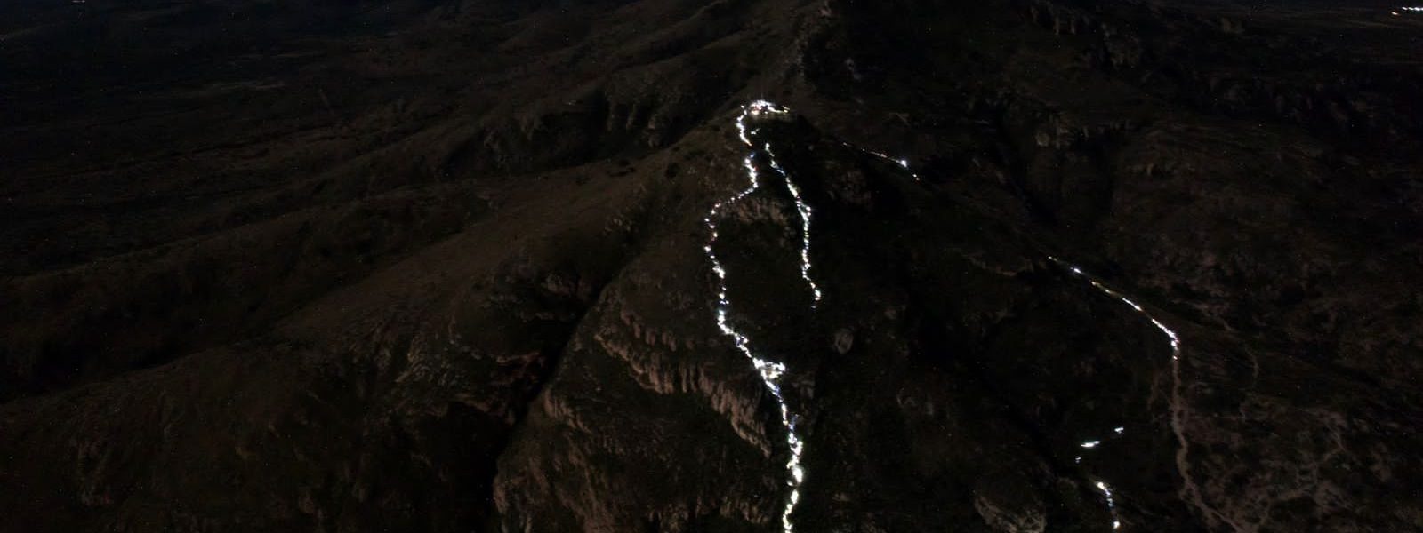 SALDO BLANCO EN ILUMÍNALE LOS PIES AL MUERTO