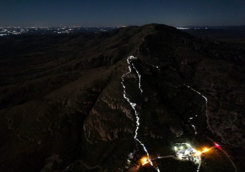 SALDO BLANCO EN ILUMÍNALE LOS PIES AL MUERTO