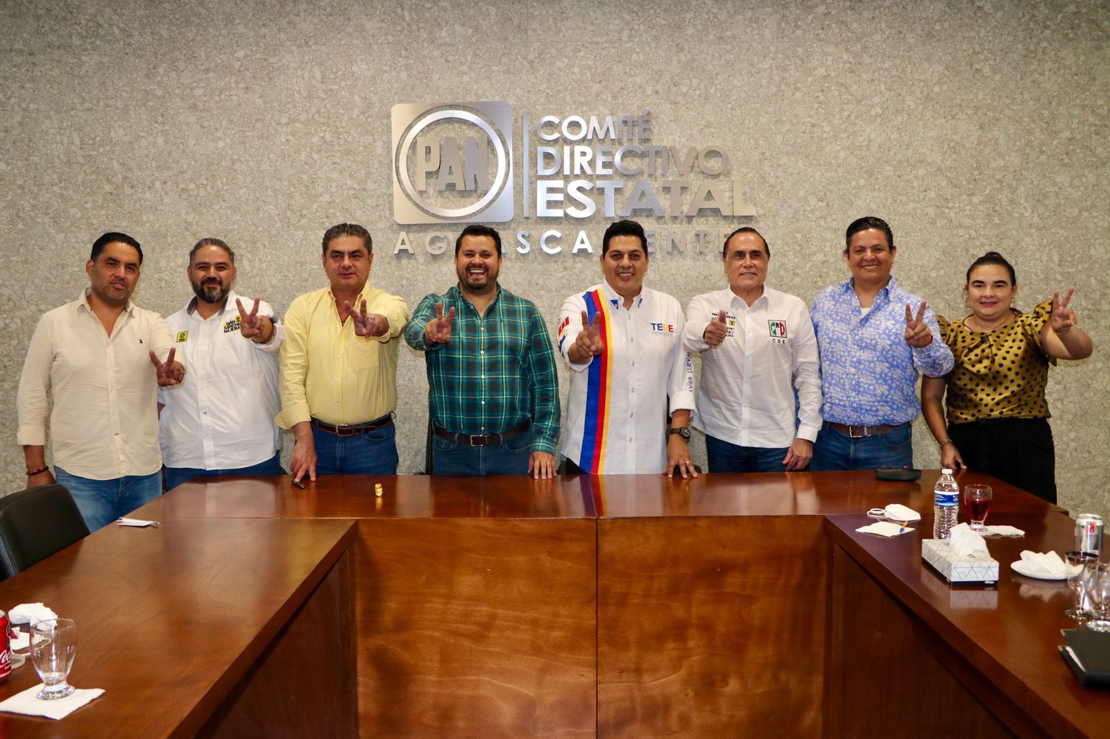 SOSTIENEN REUNIÓN EN MESA POLÍTICA MIEMBROS DE LA COALICIÓN PAN PRI PRD