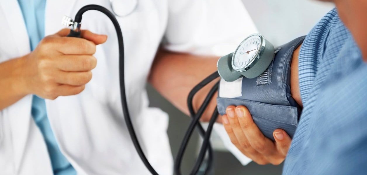 Casi la mitad de los mexicanos padecen hipertensión arterial