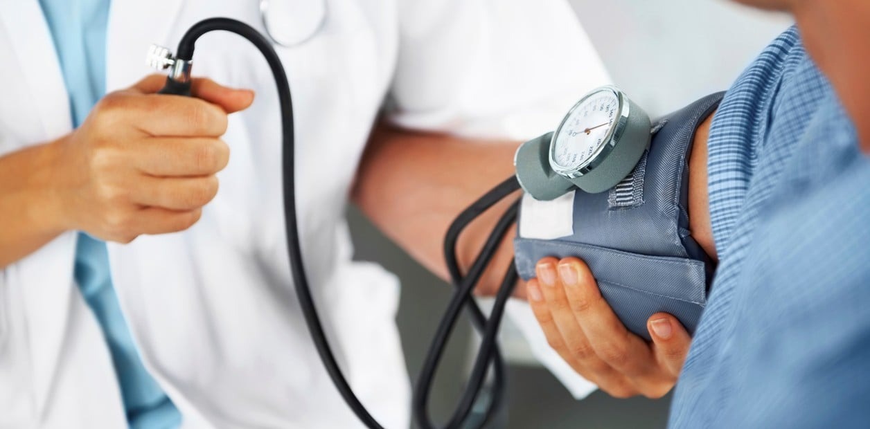 Casi la mitad de los mexicanos padecen hipertensión arterial