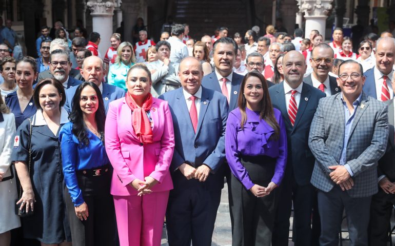 TERE JIMÉNEZ TOMA PROTESTA AL NUEVO CONSEJO ESTATAL DE LA CRUZ ROJA