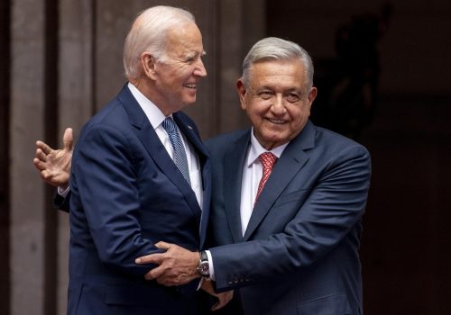 Biden agradece a AMLO por recibir migrantes tras nueva política