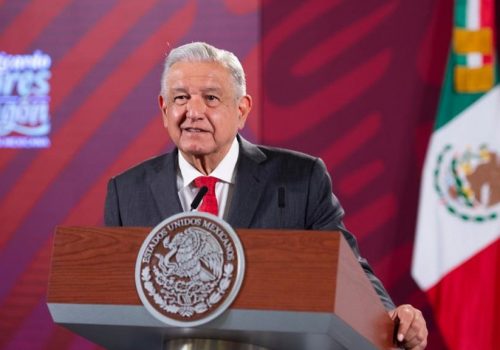AMLO considera eliminar el horario de verano en México
