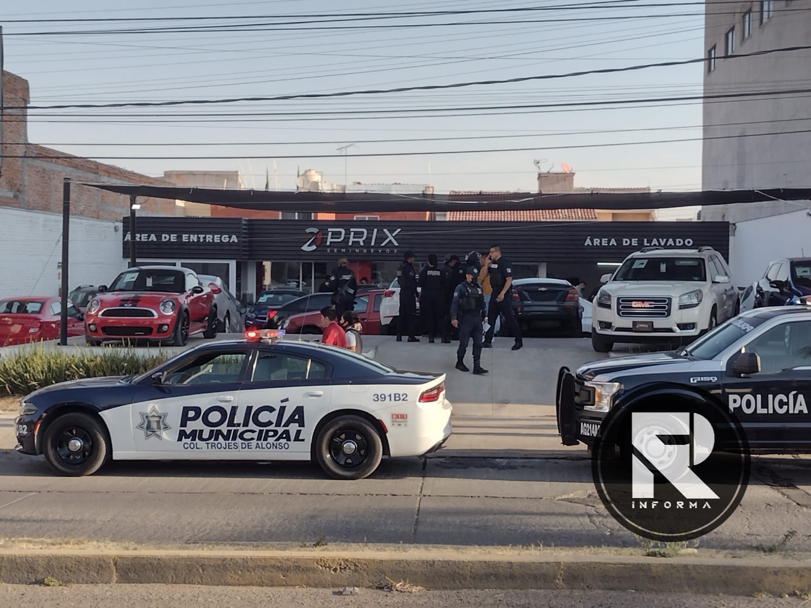 COMANDO ARMADO TOMA POR ASALTO LOTE DE AUTOS EN COLOSIO