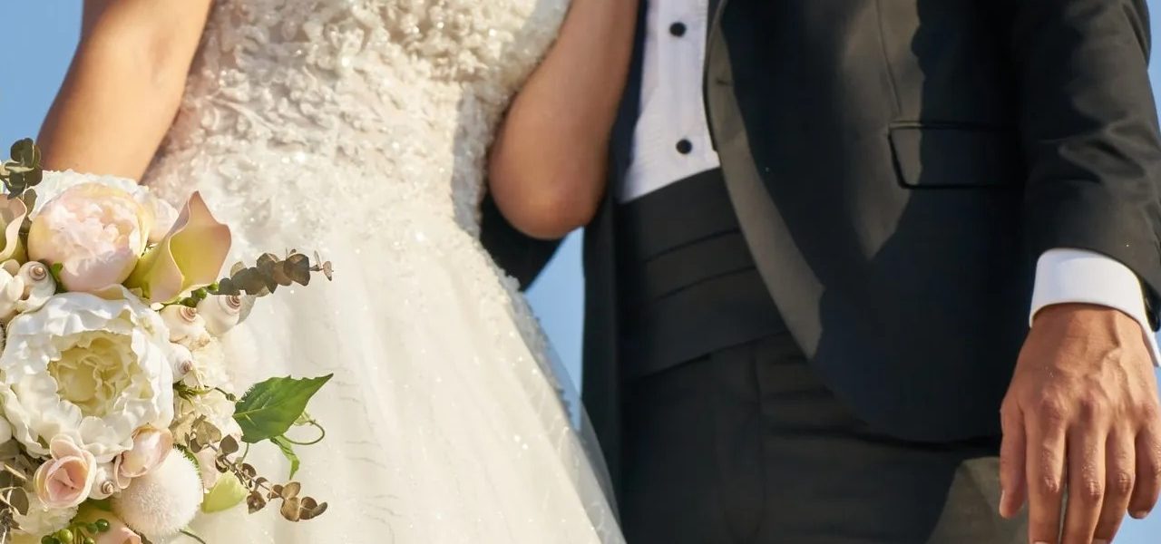 IMSS ofrece apoyo por matrimonio, ve como solicitarlo