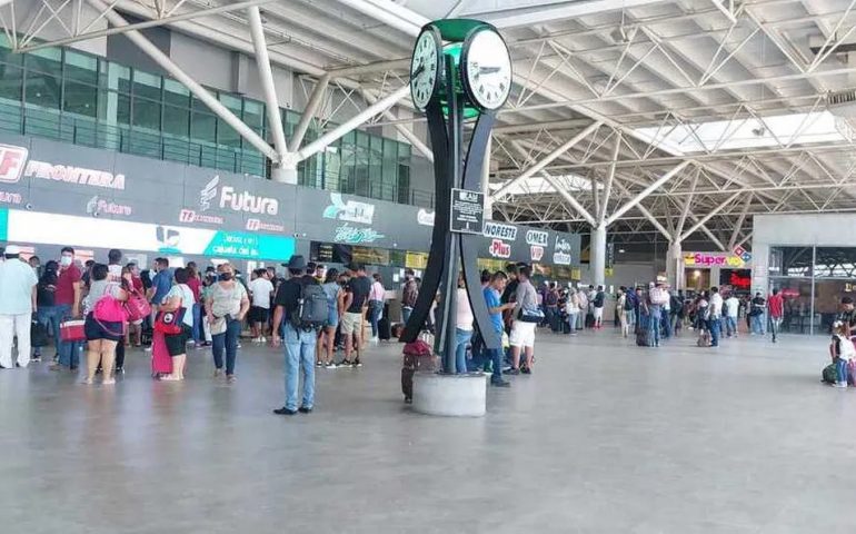 Viajó hasta Monterrey para conocer a su novio y este la deja plantada en la central de autobuses