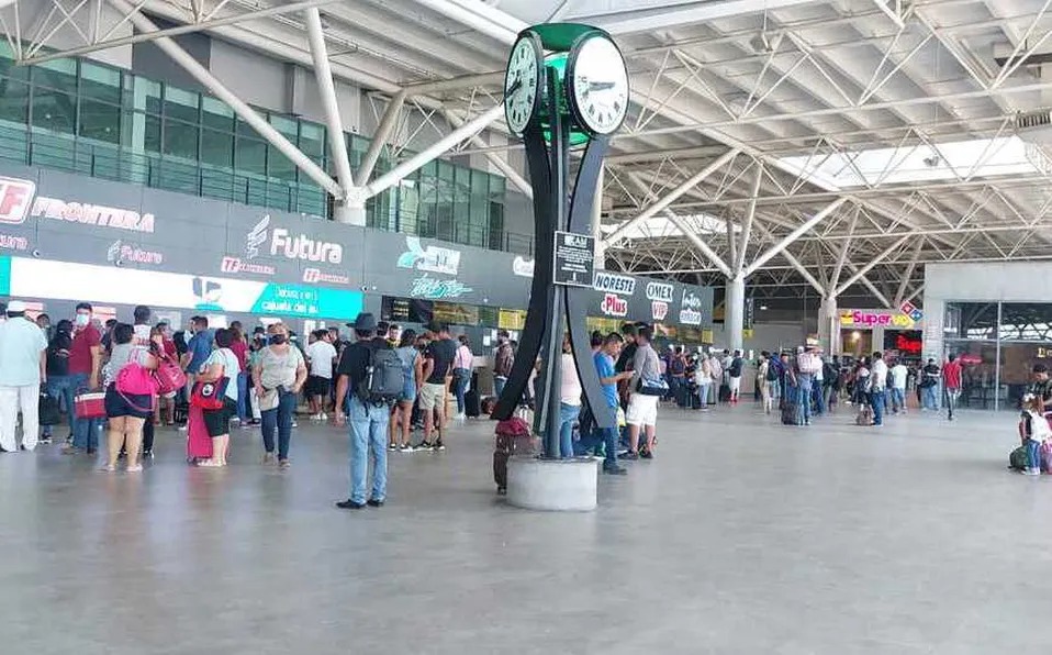 Viajó hasta Monterrey para conocer a su novio y este la deja plantada en la central de autobuses