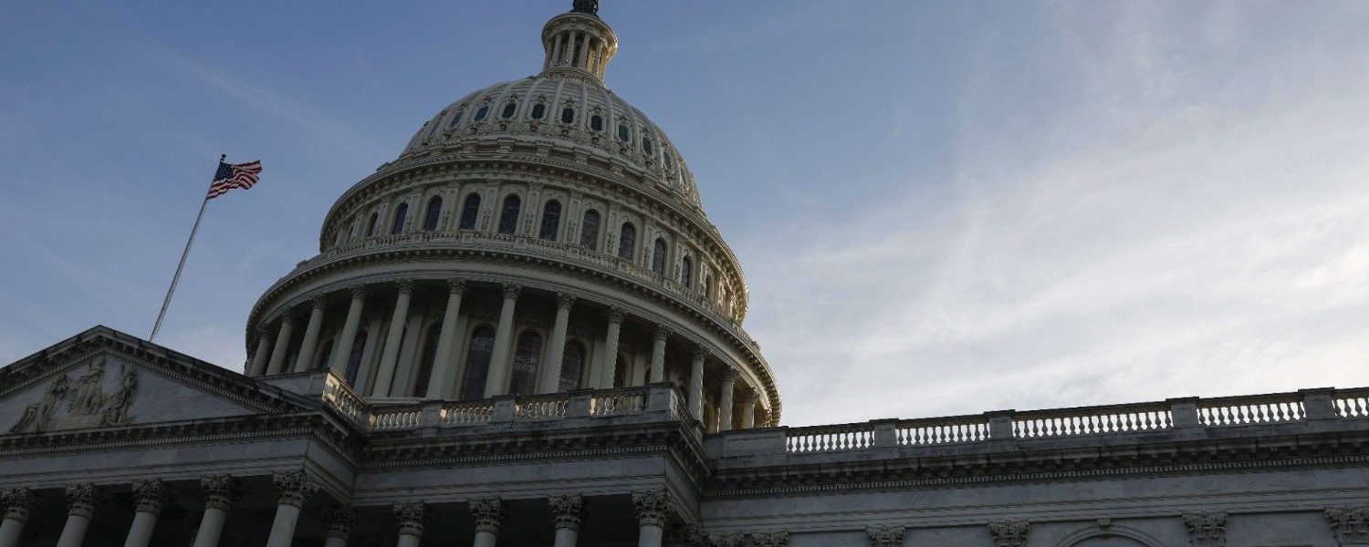 Senado de Estados Unidos vota a favor de aumentar el control sobre las armas de fuego