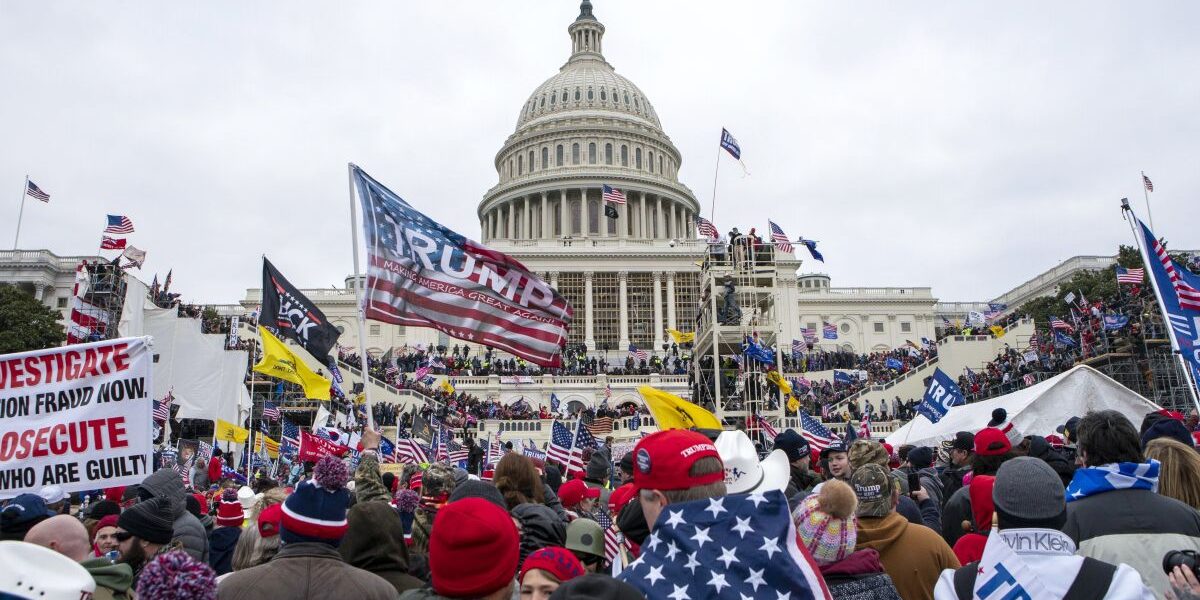 Comité pide que se impute a Trump por asalto al Capitolio